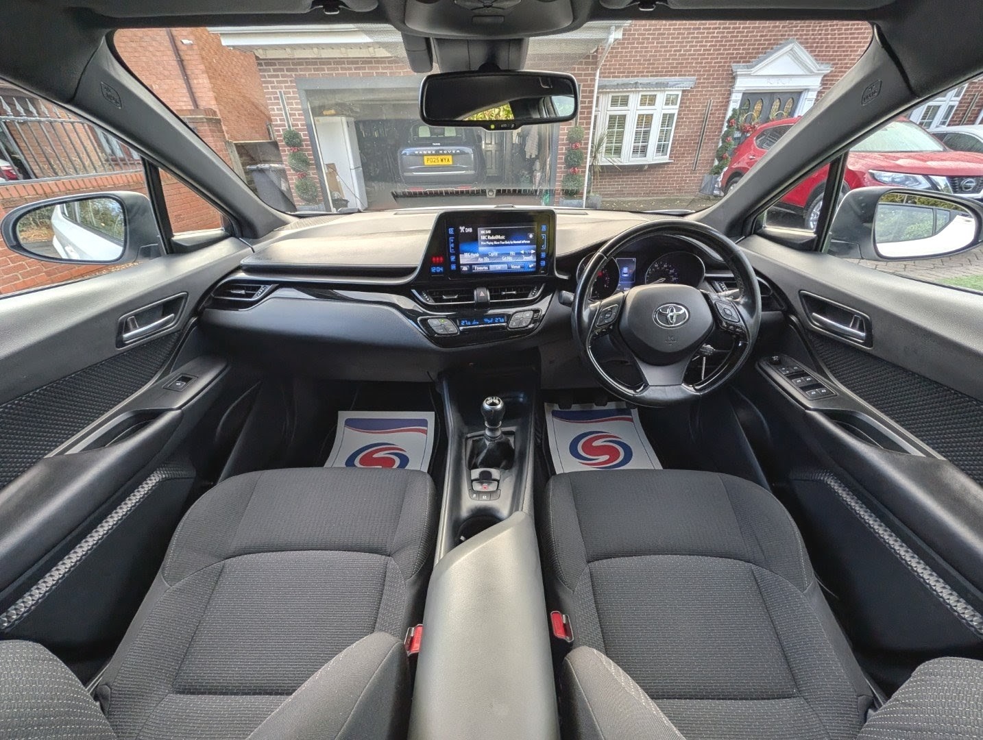 Used Toyota C-HR 2017 for sale - 76785280: Photo 4