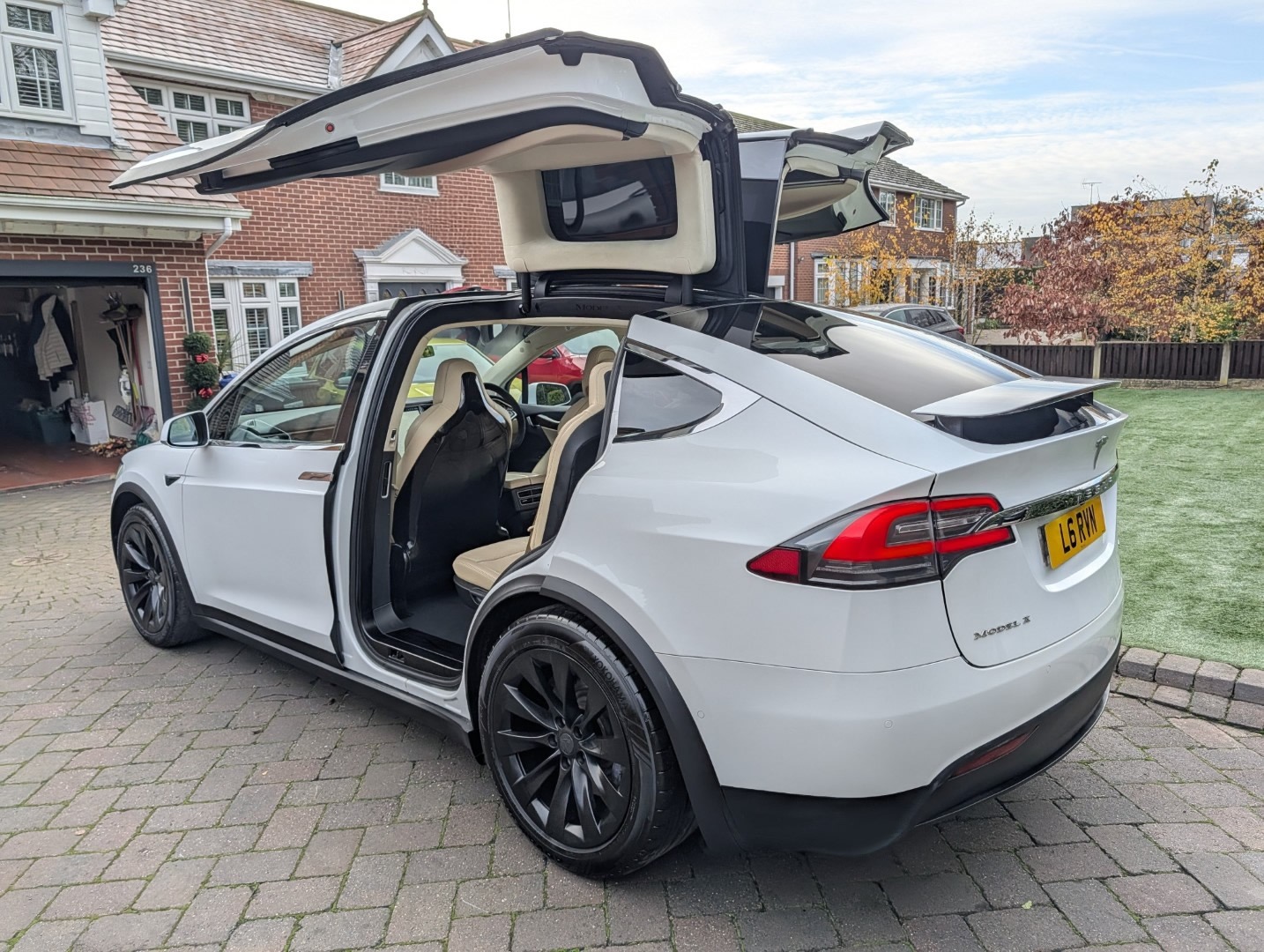 Used Tesla Model X 2017 for sale - 76662813: Photo 13