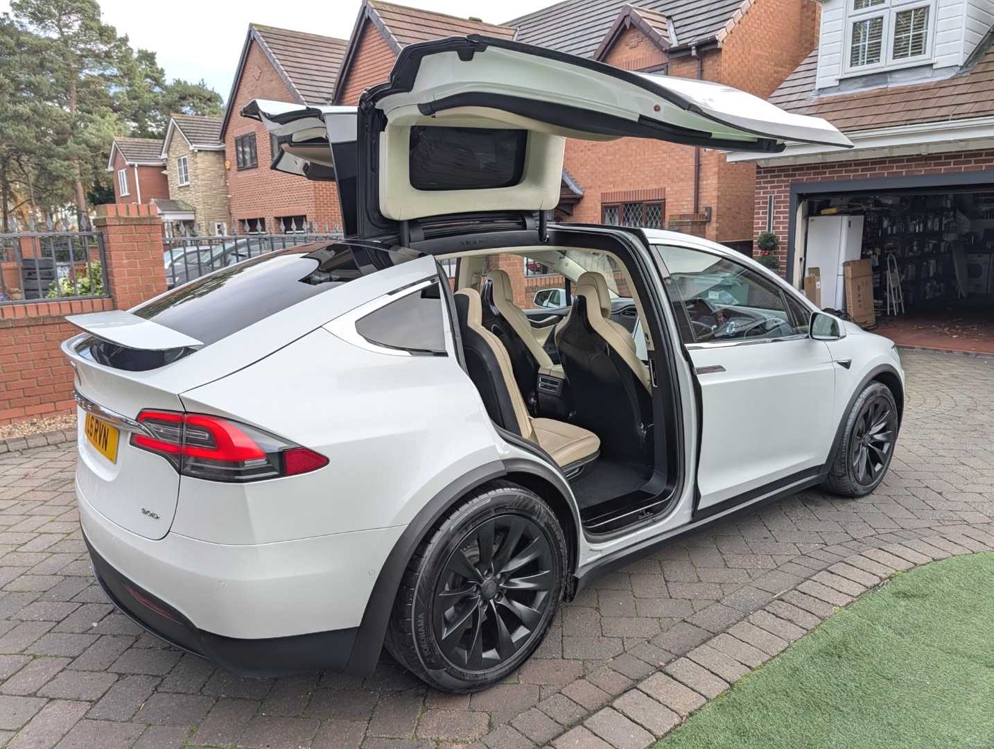 Used Tesla Model X 2017 for sale - 76662813: Photo 16