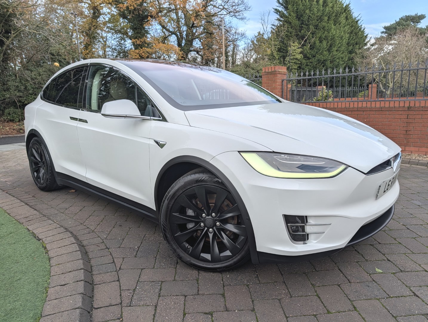 Used Tesla Model X 2017 for sale - 76662813: Photo 3