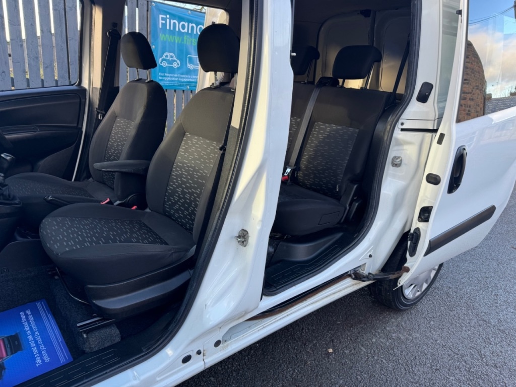 Used Vauxhall Combo 2015 for sale - 77138794: Photo 6