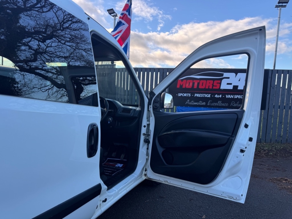 Used Vauxhall Combo 2015 for sale - 77138794: Photo 72