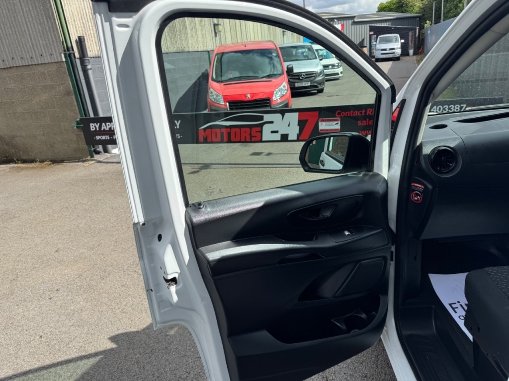 Used Mercedes-Benz Vito 2021 for sale - 77997403: Photo 47