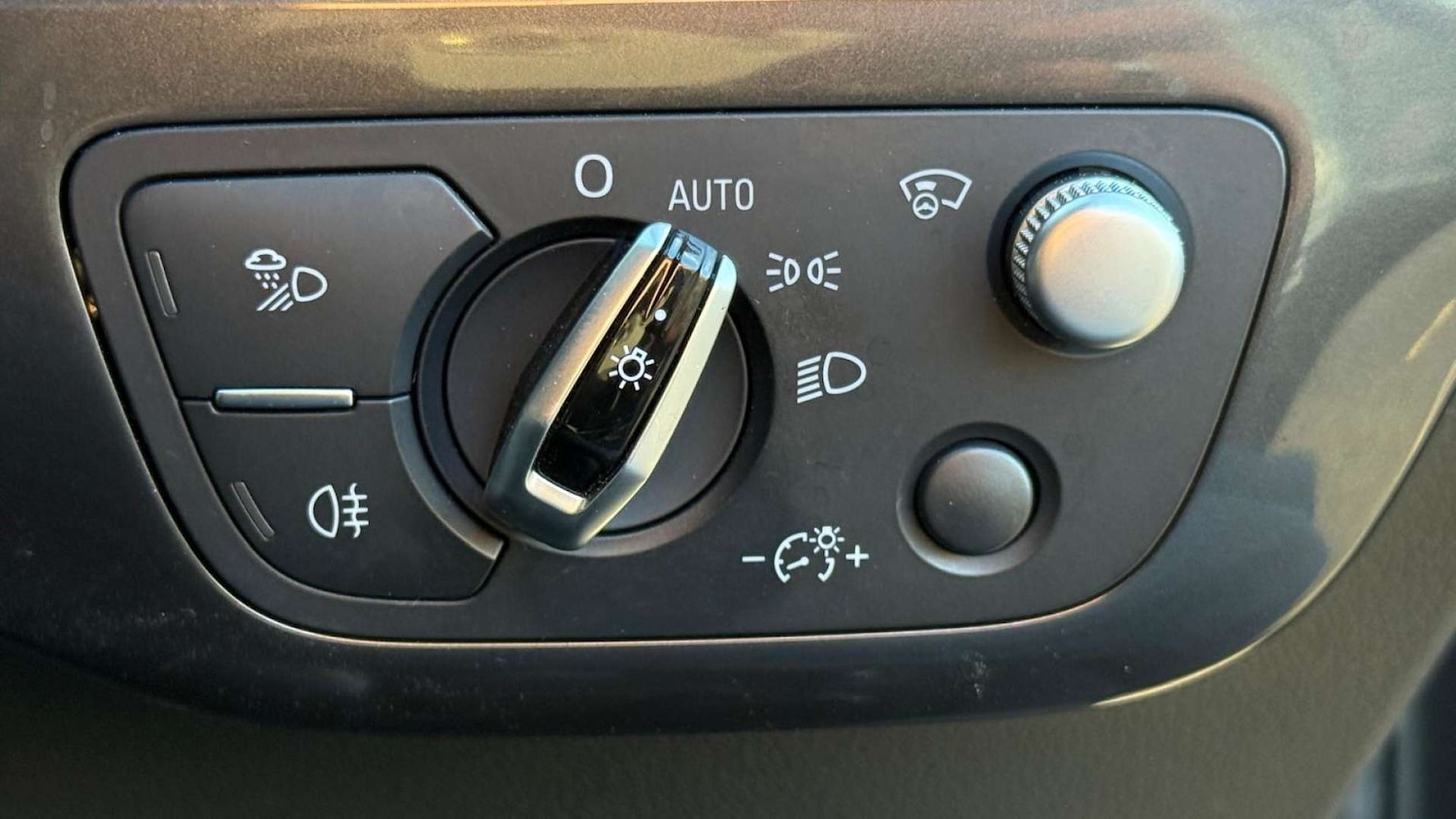 Used Audi Q7 2016 for sale - 76693637: Photo 35