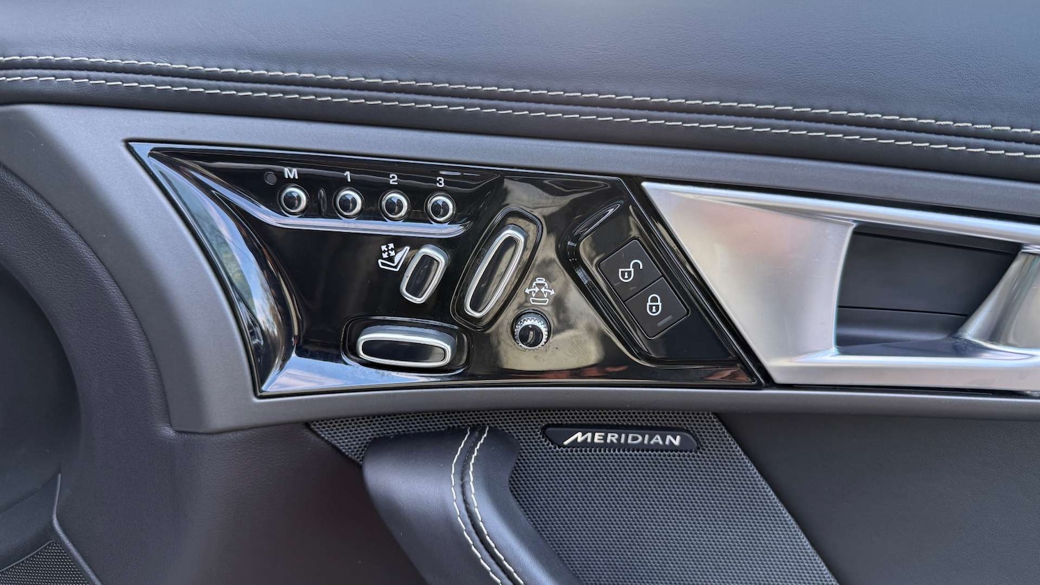 Used Jaguar F-Type 2014 for sale - 77055547: Photo 25