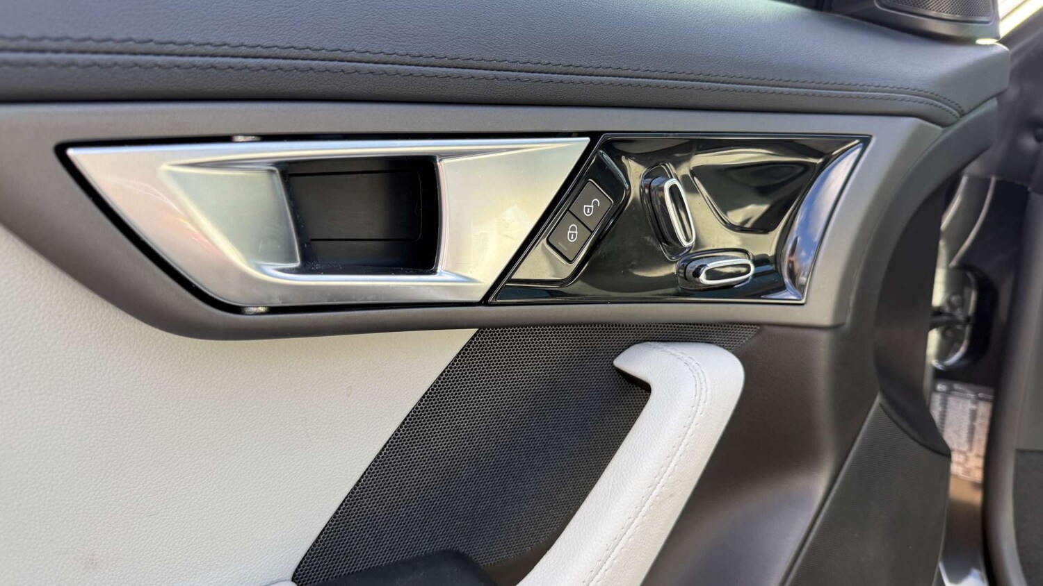 Used Jaguar F-Type 2014 for sale - 78053782: Photo 26