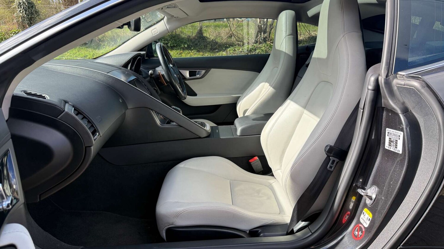 Used Jaguar F-Type 2014 for sale - 78053782: Photo 6