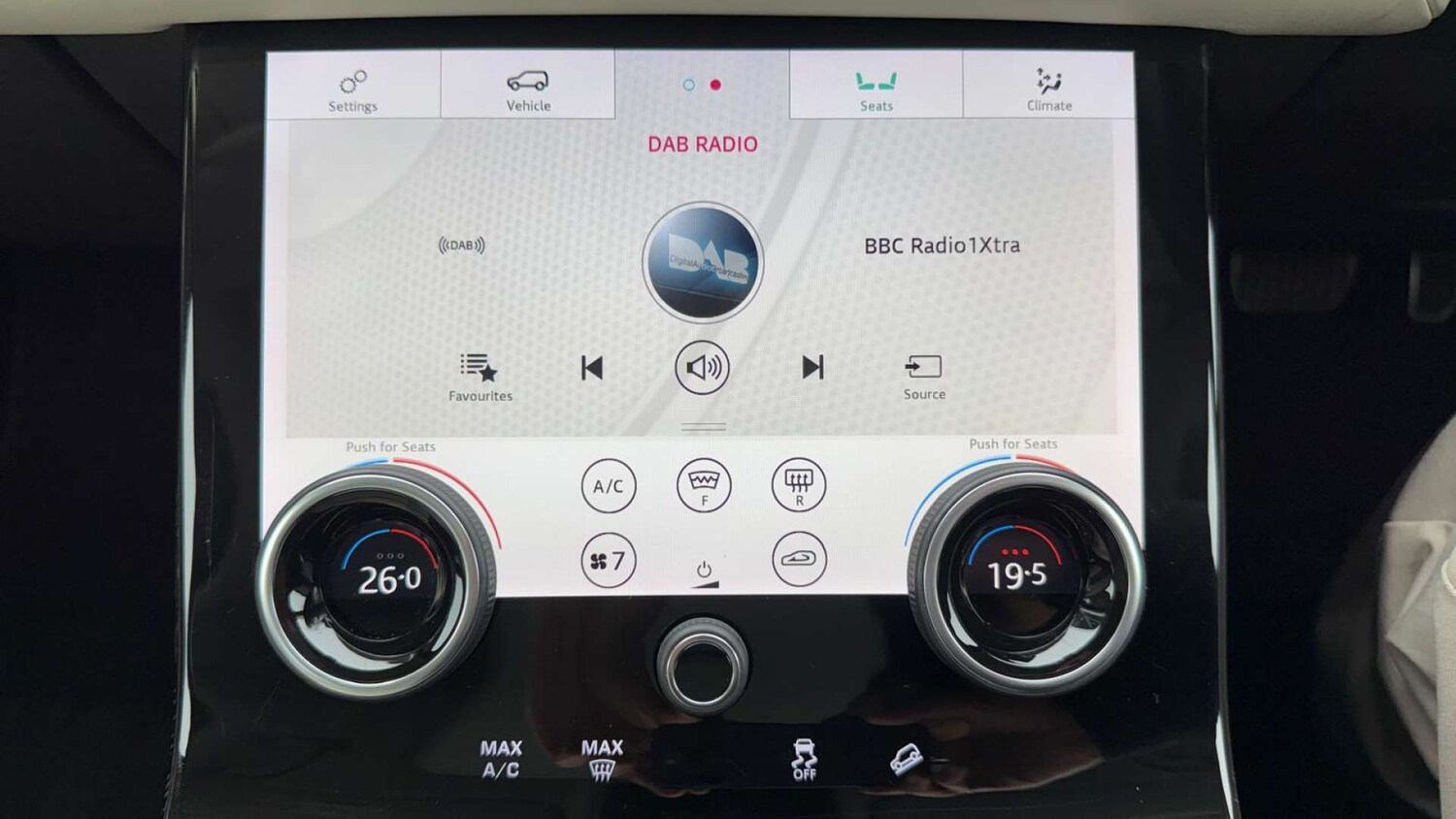 Used Land Rover Range Rover Velar 2017 for sale - 77632633: Photo 37