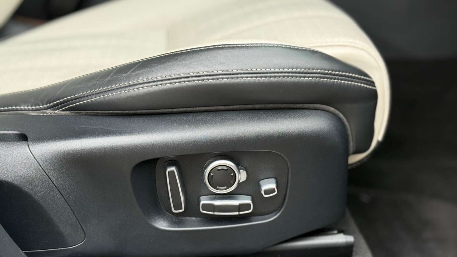 Used Land Rover Range Rover Velar 2017 for sale - 77632633: Photo 51