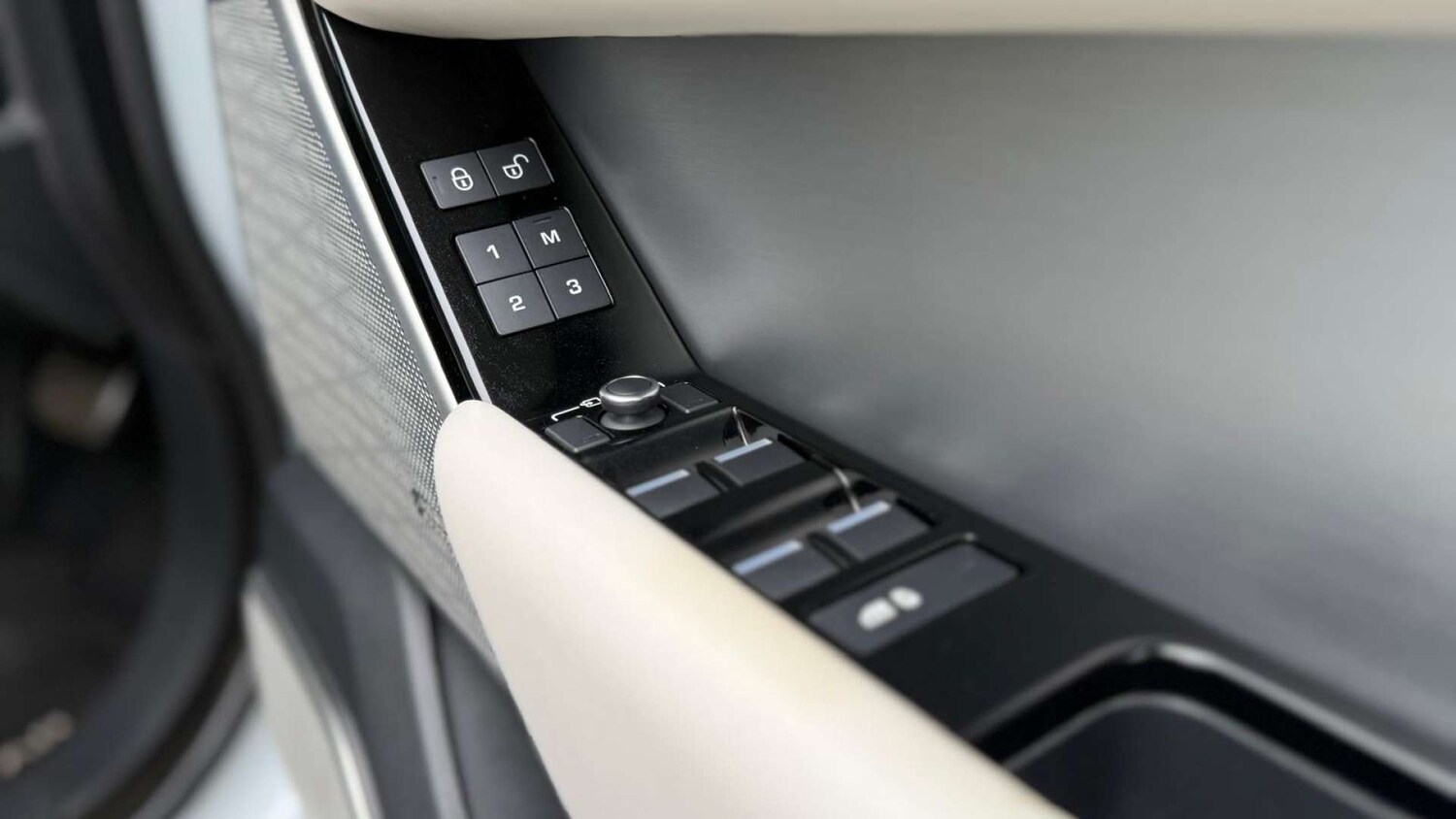 Used Land Rover Range Rover Velar 2017 for sale - 77632633: Photo 57