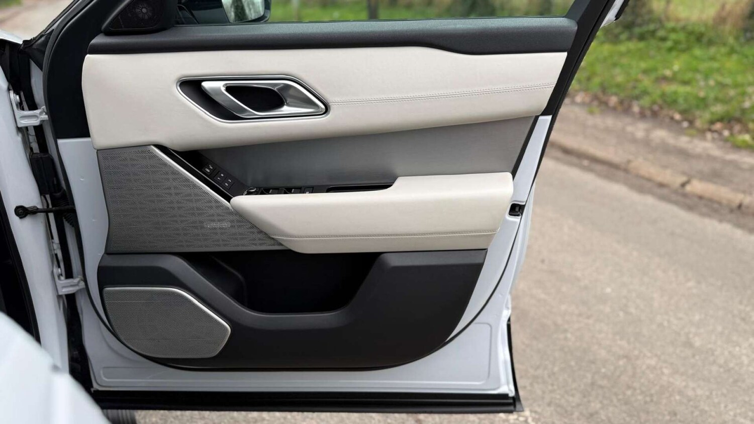 Used Land Rover Range Rover Velar 2017 for sale - 77632633: Photo 64