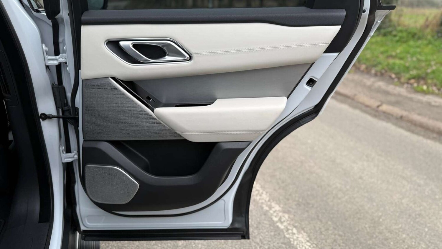 Used Land Rover Range Rover Velar 2017 for sale - 77632633: Photo 65