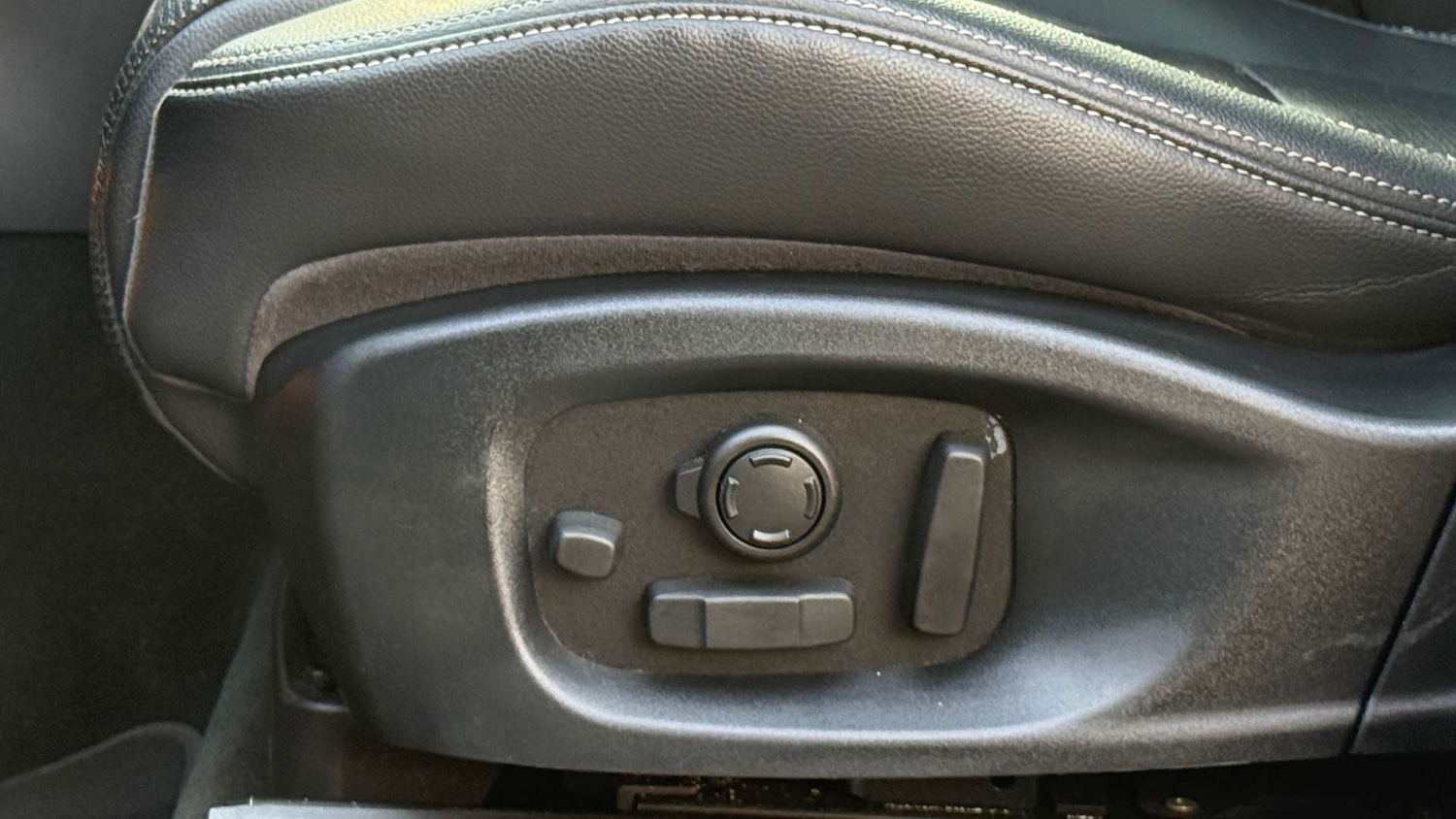 Used Jaguar F-Pace 2017 for sale - 77558210: Photo 31