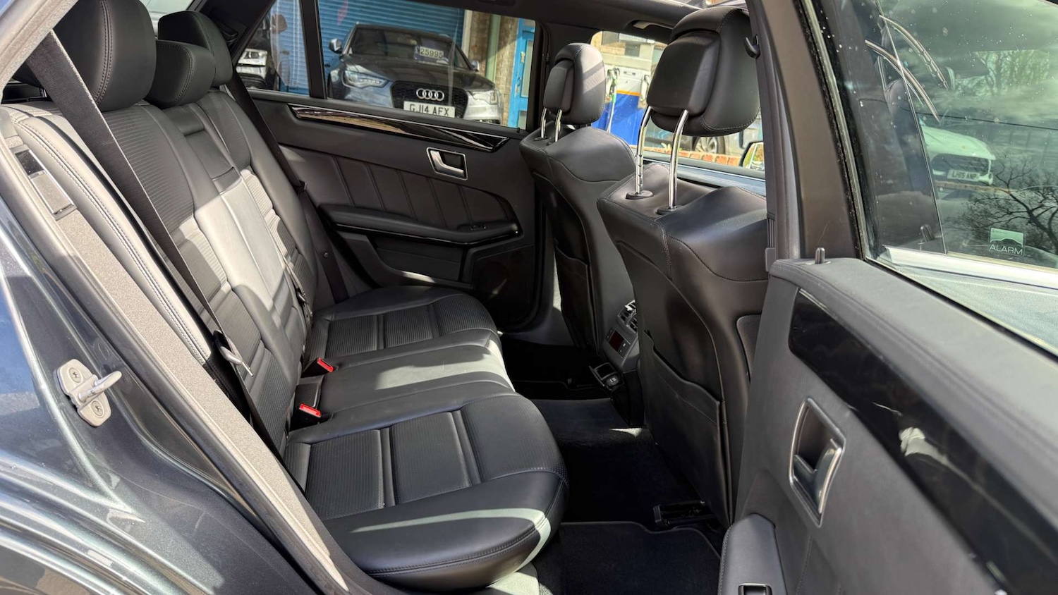 Used Mercedes-Benz E Class 2015 for sale - 78064655: Photo 11