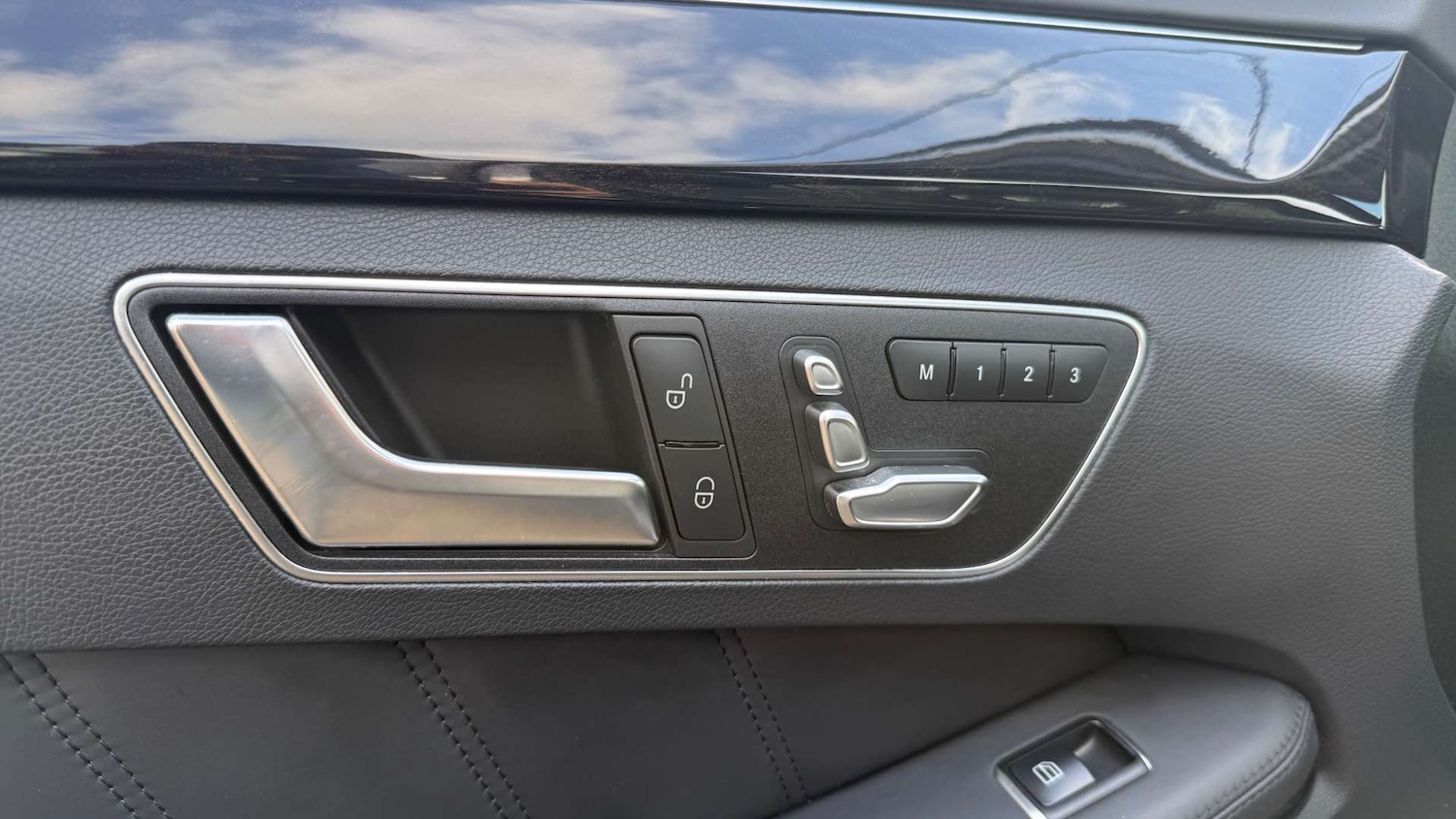 Used Mercedes-Benz E Class 2015 for sale - 78064655: Photo 33