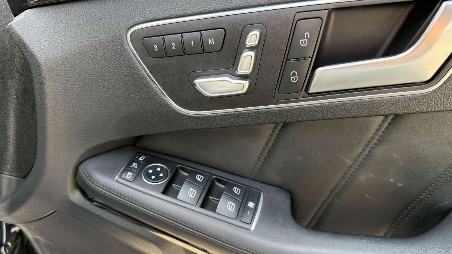 Used Mercedes-Benz E Class 2015 for sale - 78064655: Photo 34