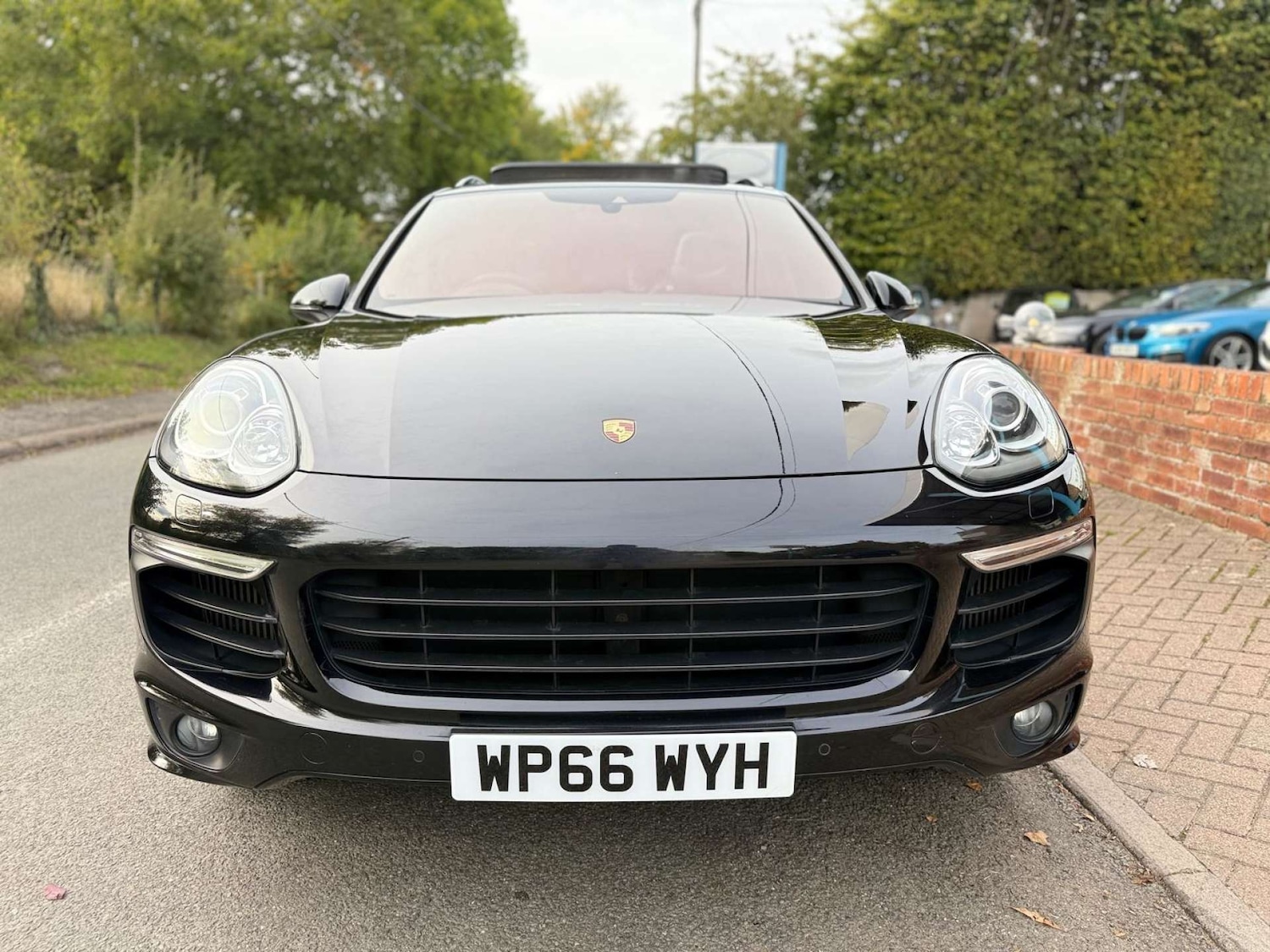 Used Porsche Cayenne 2016 for sale - 76602061: Photo 2