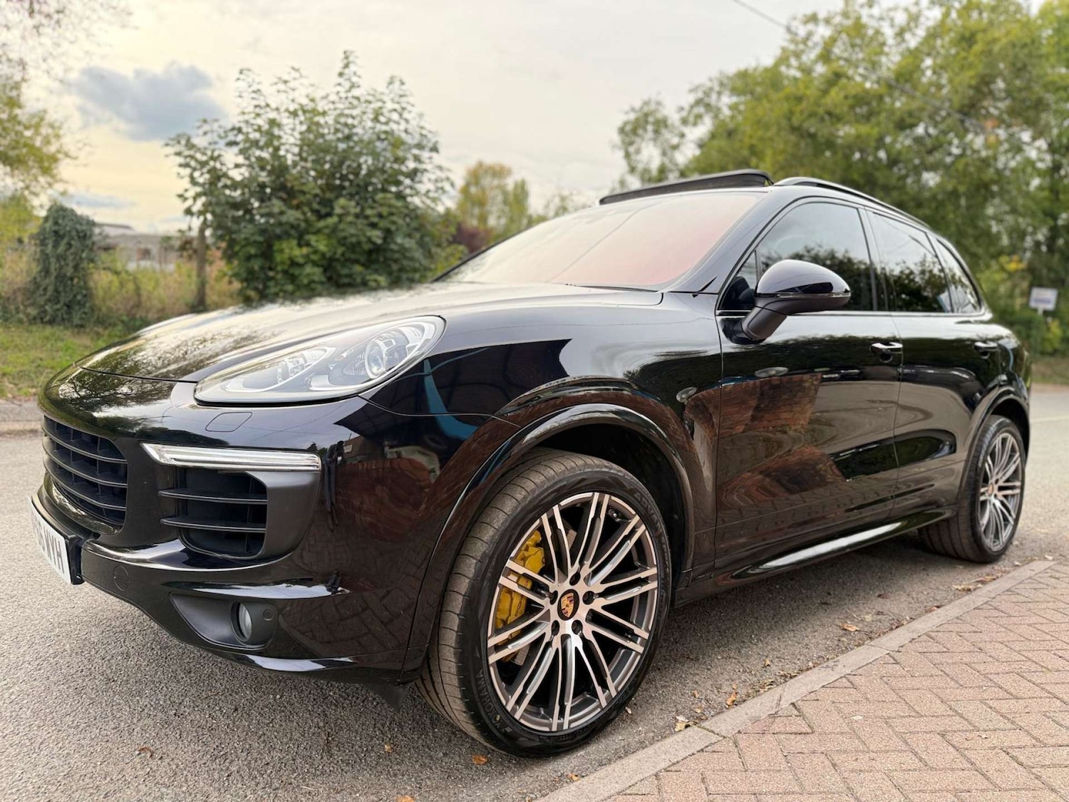 Used Porsche Cayenne 2016 for sale - 76602061: Photo 3