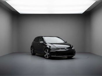 Used Volkswagen Golf 2017 for sale - 77632632: Photo