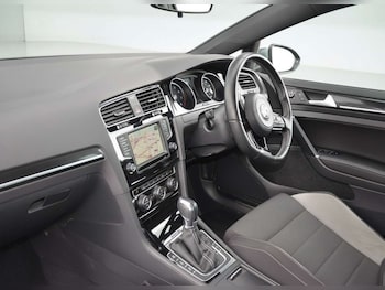 Used Volkswagen Golf 2017 for sale - 77632632: Photo