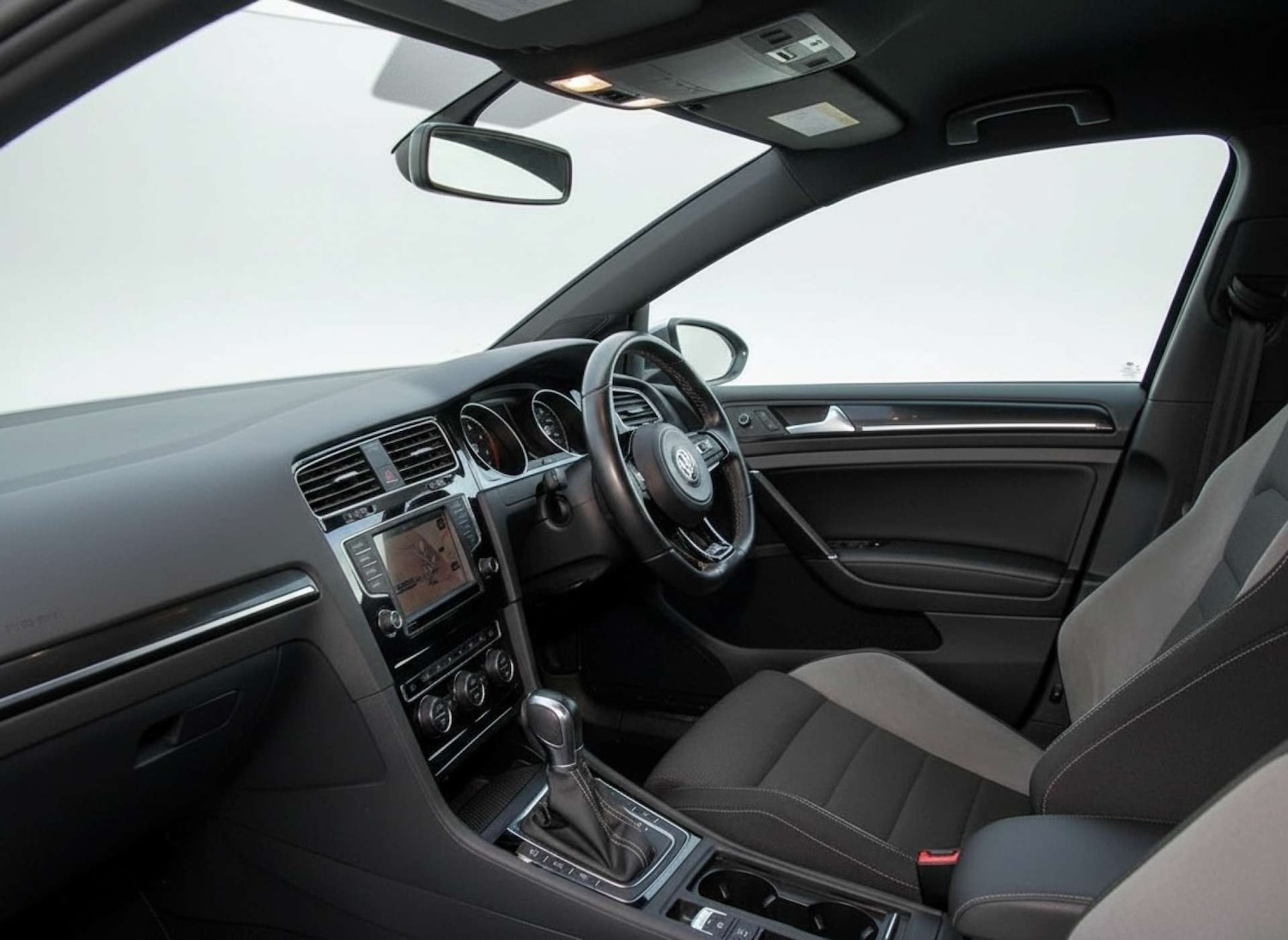 Used Volkswagen Golf 2017 for sale - 77632632: Photo 7