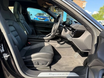 Used Porsche Taycan 2022 for sale - 75560303: Photo