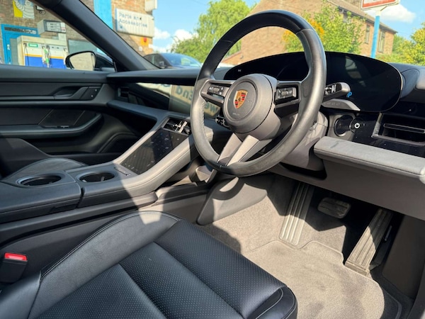 Used Porsche Taycan 2022 for sale - 75560303: Photo 6