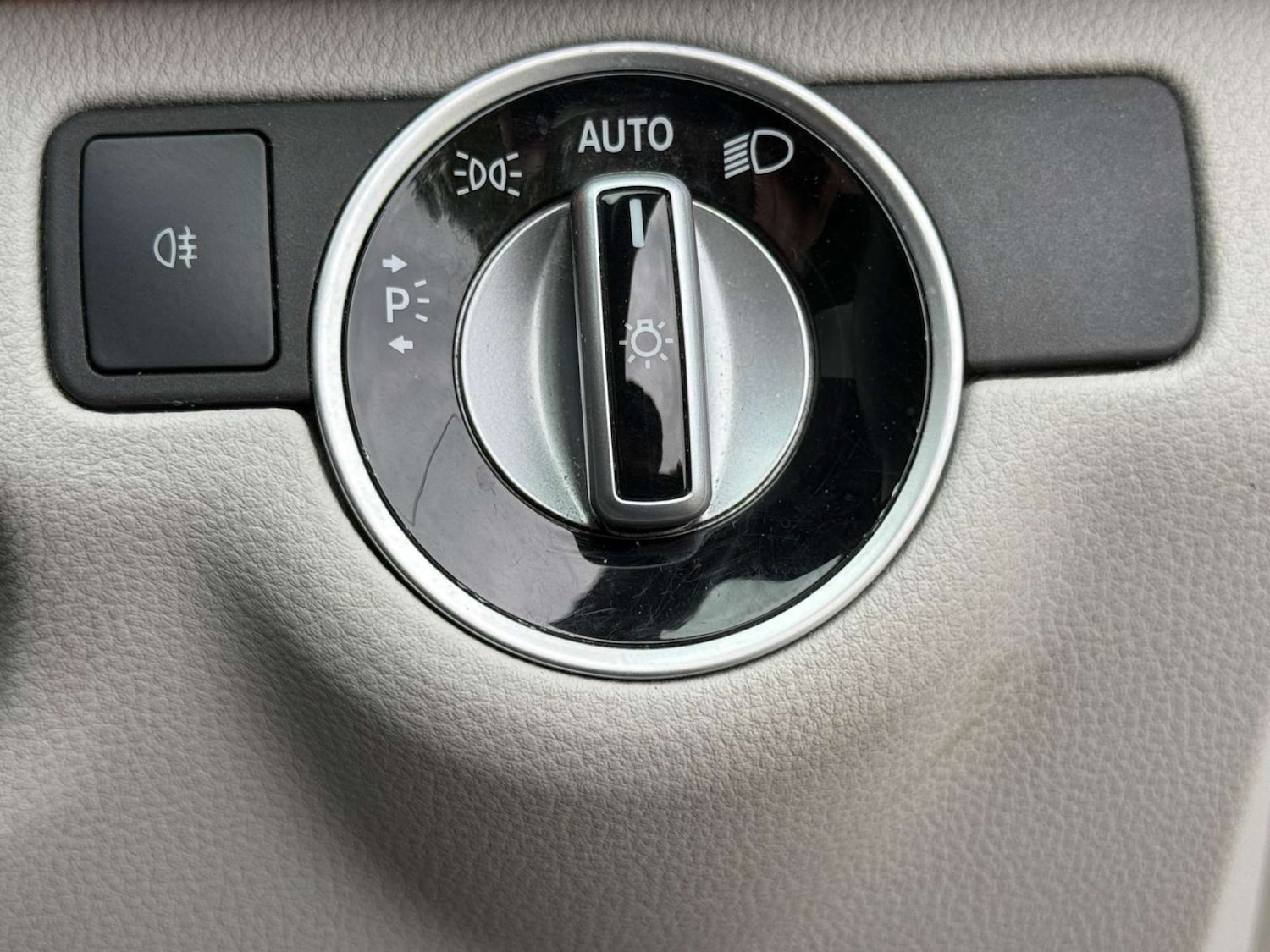 Used Mercedes-Benz E Class 2012 for sale - 76611741: Photo 34