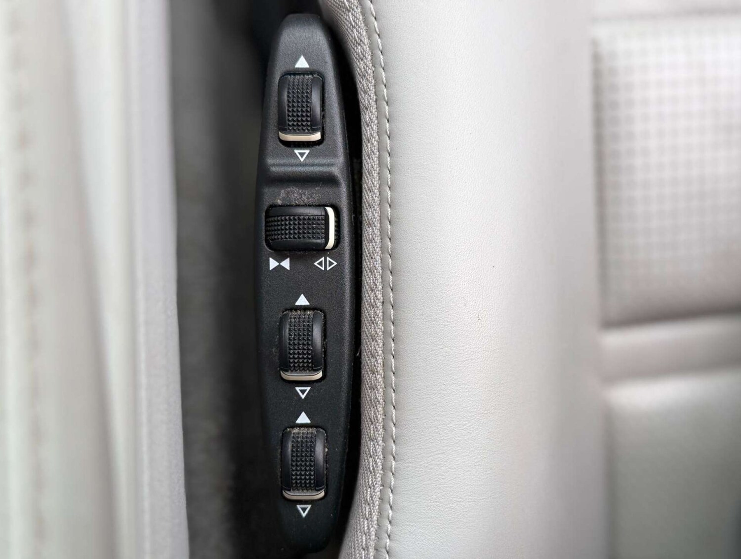 Used Mercedes-Benz E Class 2012 for sale - 76611741: Photo 41