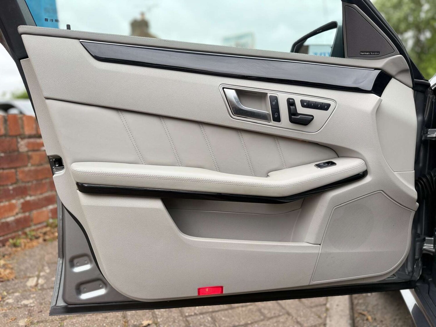 Used Mercedes-Benz E Class 2012 for sale - 76611741: Photo 46