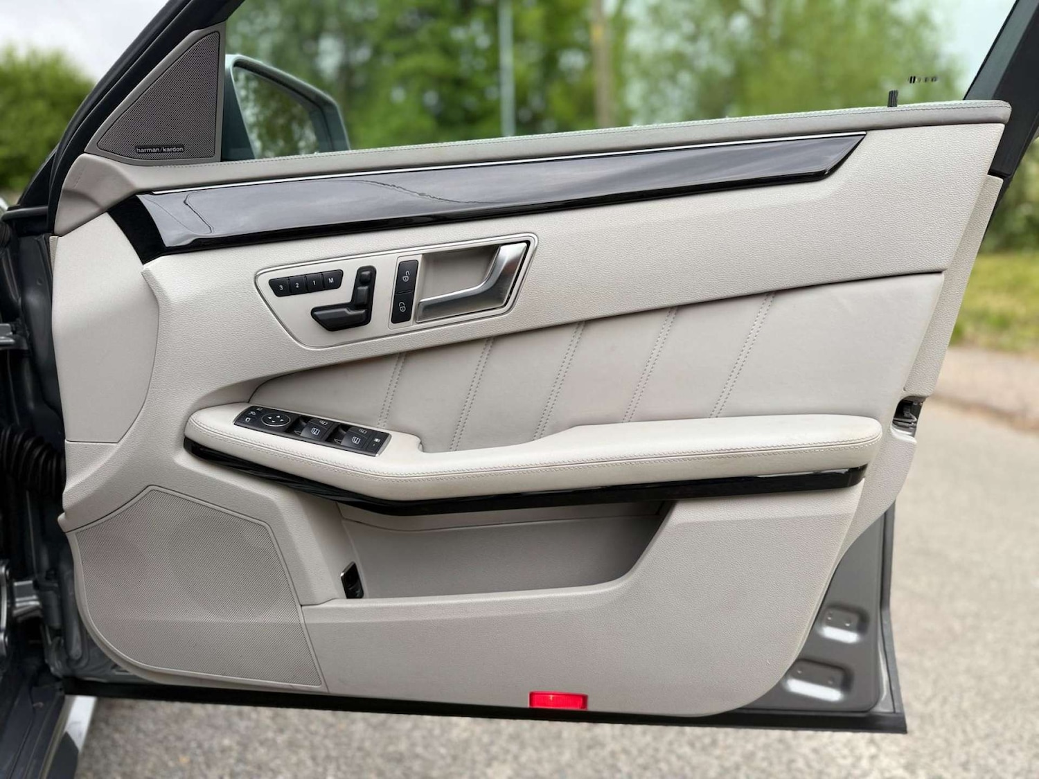 Used Mercedes-Benz E Class 2012 for sale - 76611741: Photo 47