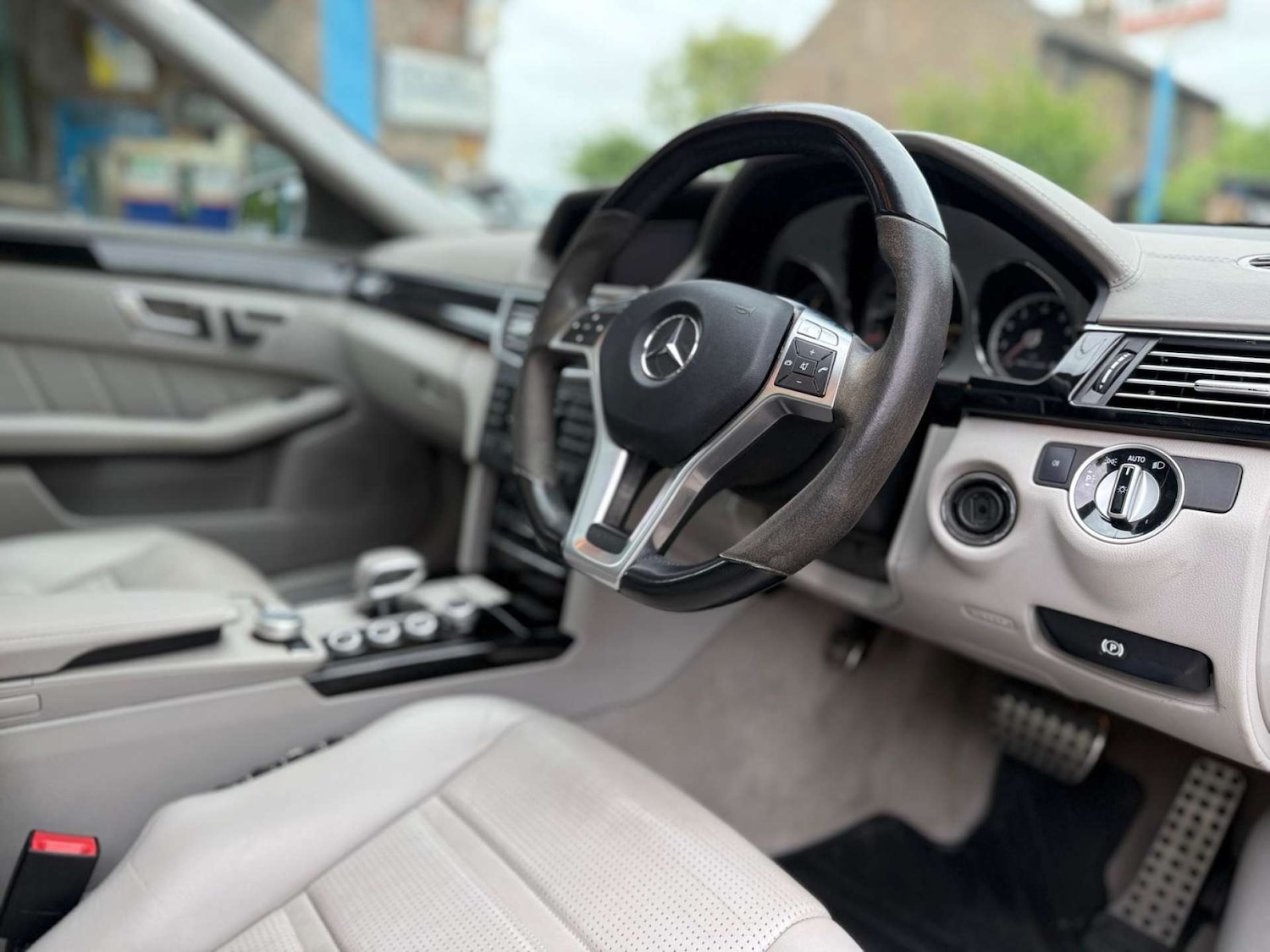 Used Mercedes-Benz E Class 2012 for sale - 76611741: Photo 6