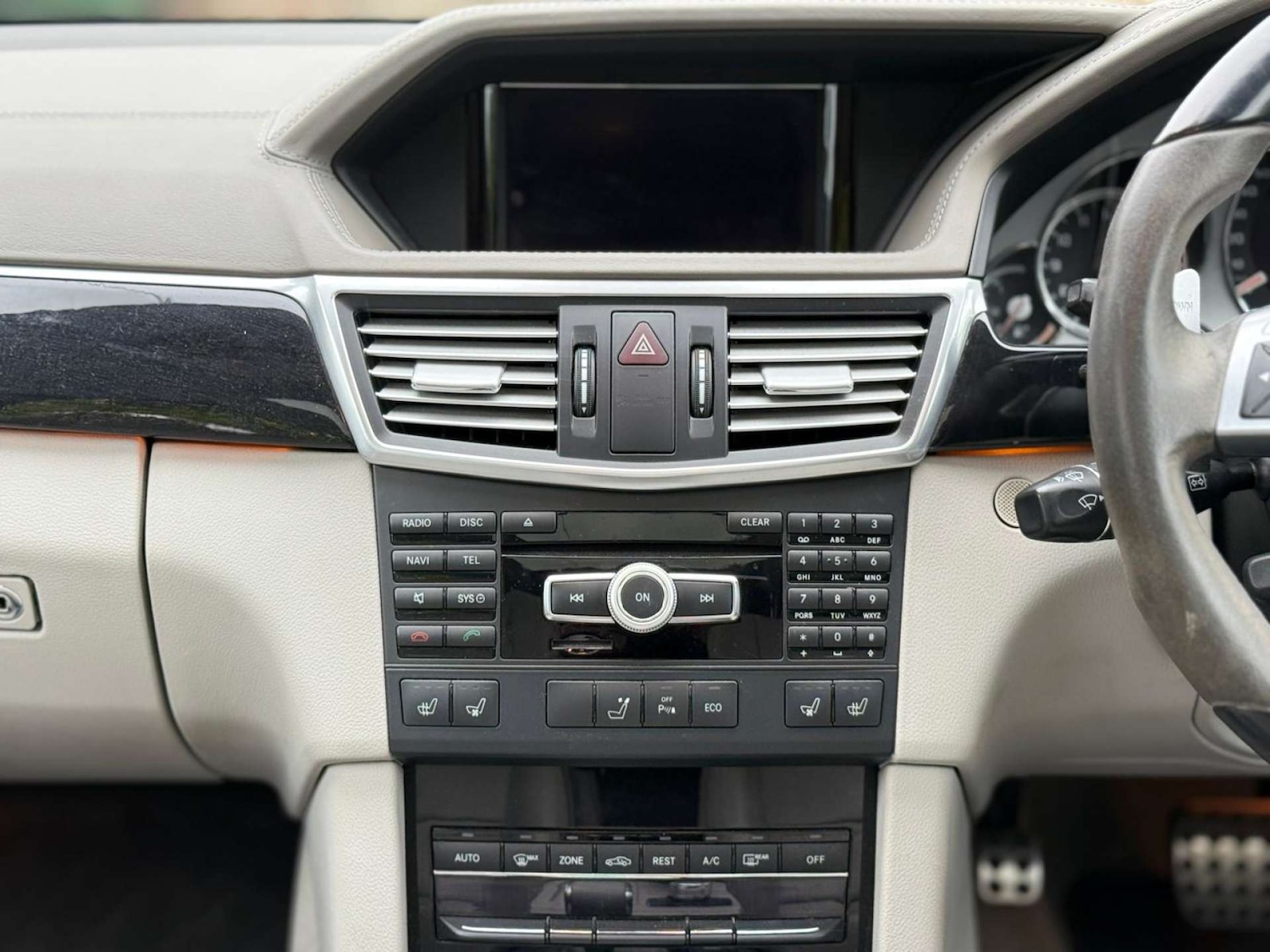 Used Mercedes-Benz E Class 2012 for sale - 76611741: Photo 8