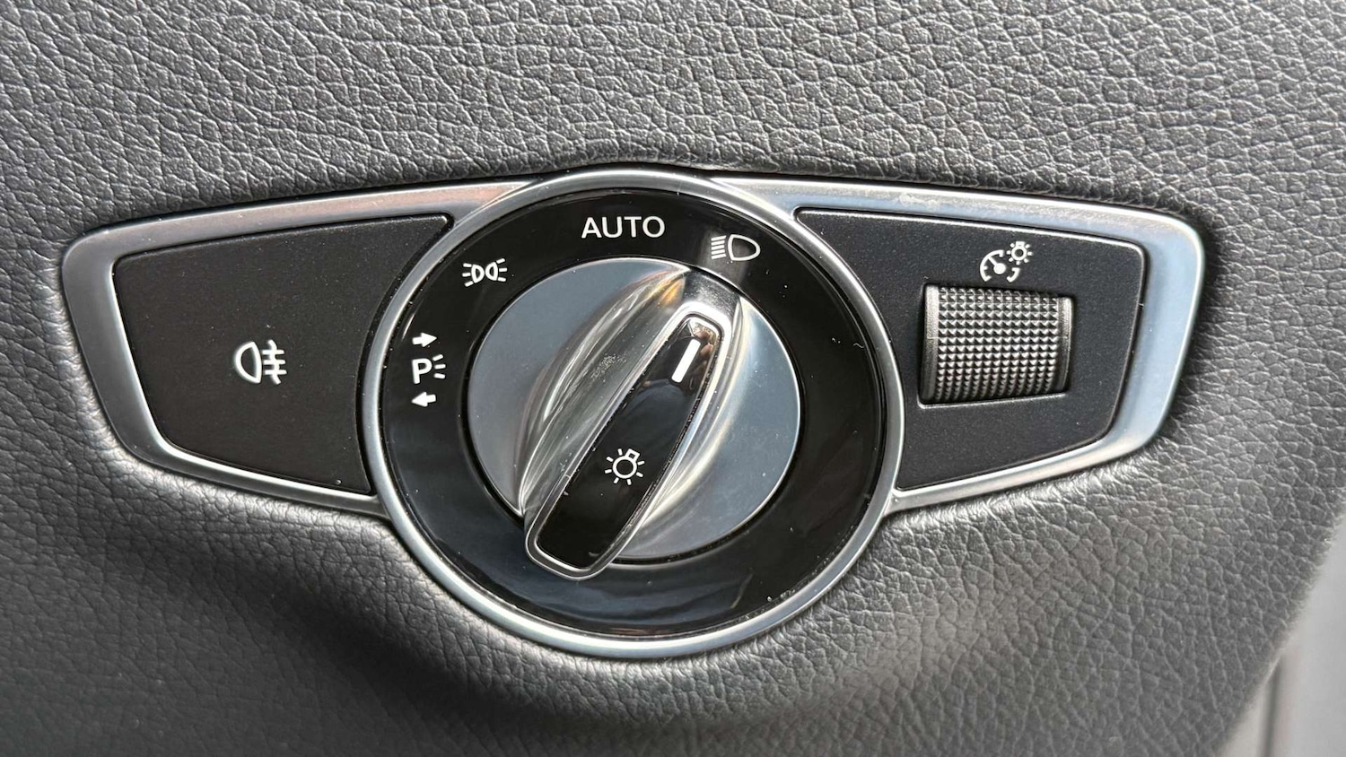 Used Mercedes-Benz E Class 2019 for sale - 76719585: Photo 39