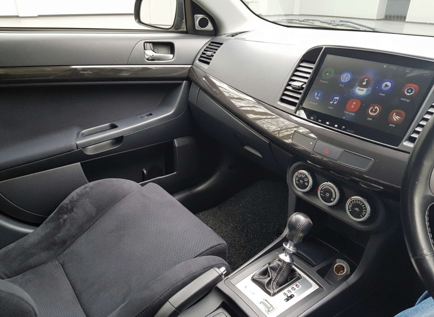 Used Mitsubishi Lancer 2011 for sale - 77370964: Photo 3