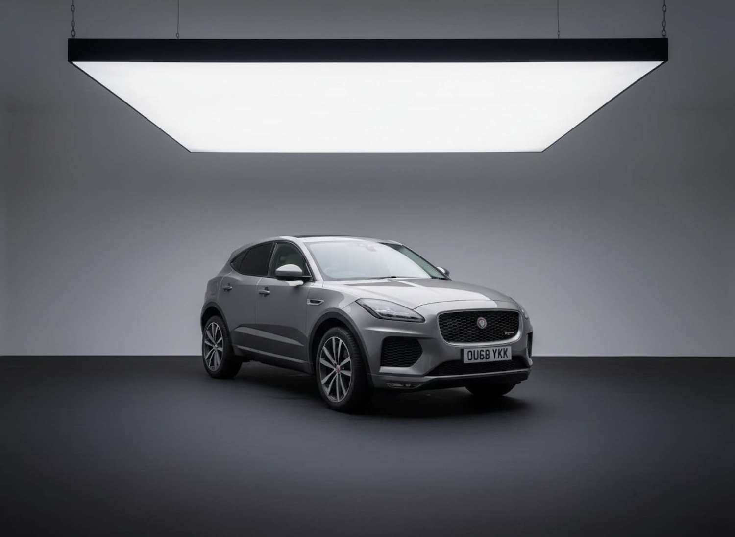 Used Jaguar E-Pace 2018 for sale - 77632640: Photo 2