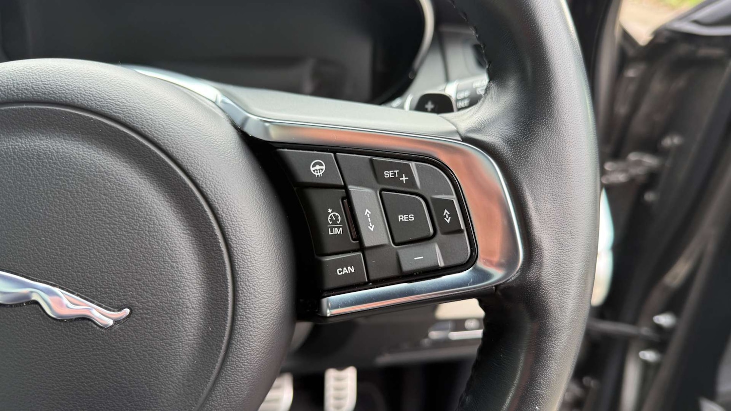 Used Jaguar E-Pace 2018 for sale - 77632640: Photo 36