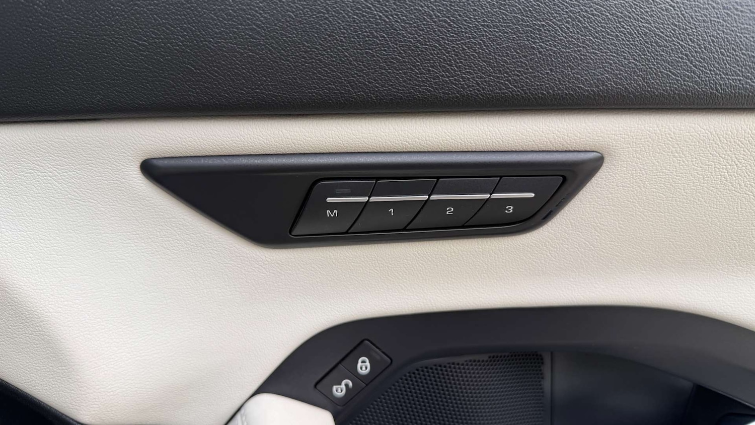 Used Jaguar E-Pace 2018 for sale - 77632640: Photo 38