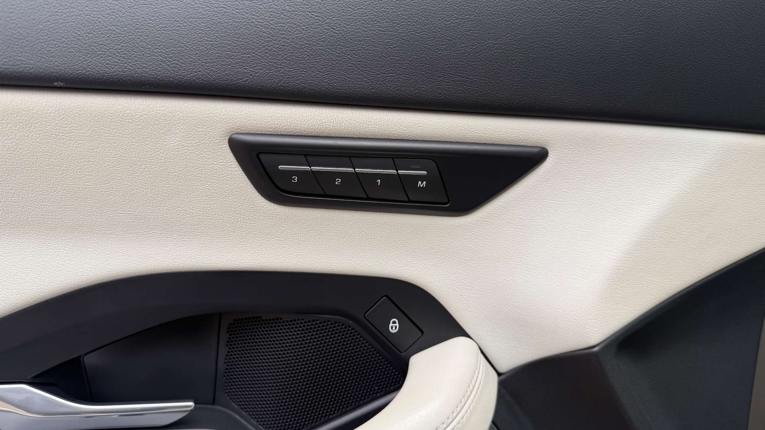 Used Jaguar E-Pace 2018 for sale - 77632640: Photo 39