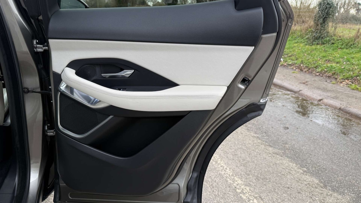 Used Jaguar E-Pace 2018 for sale - 77632640: Photo 49