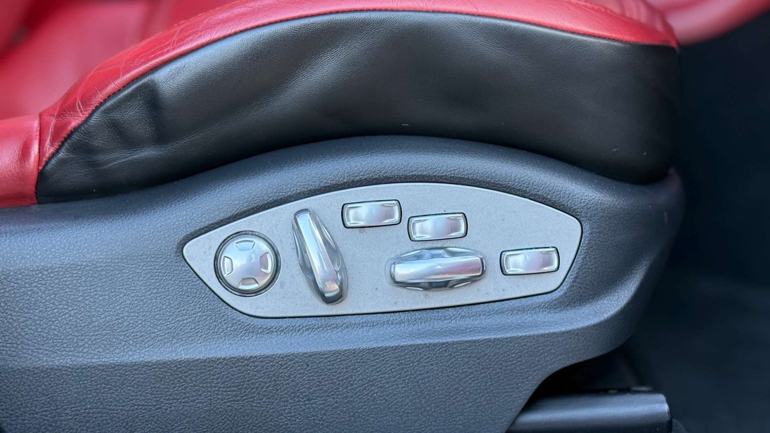 Used Porsche Macan 2015 for sale - 77328608: Photo 32