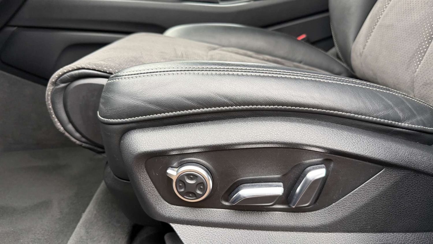 Used Audi Q7 2018 for sale - 76757909: Photo 44