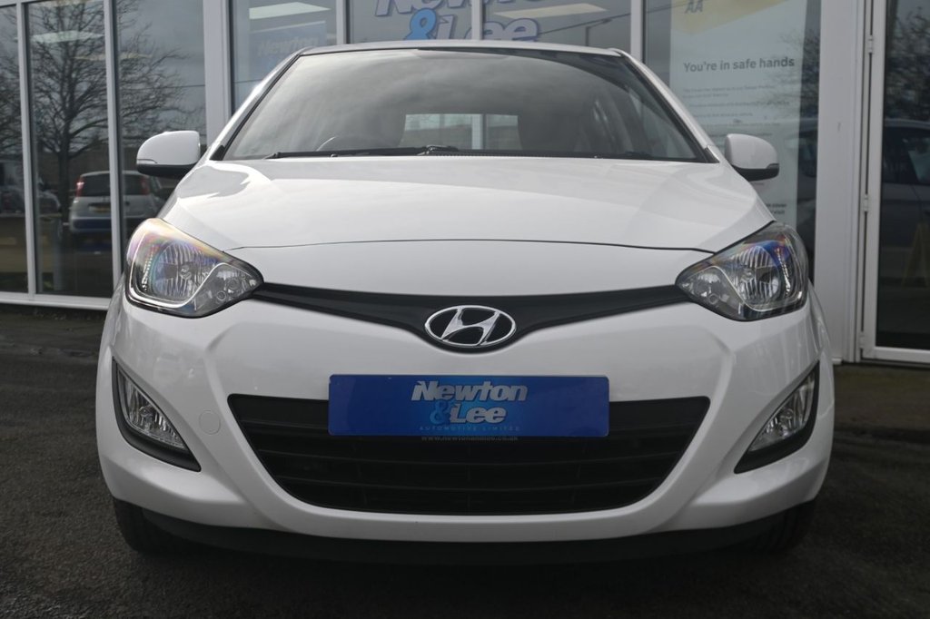 Used Hyundai i20 2014 for sale - 77642495: Photo 2