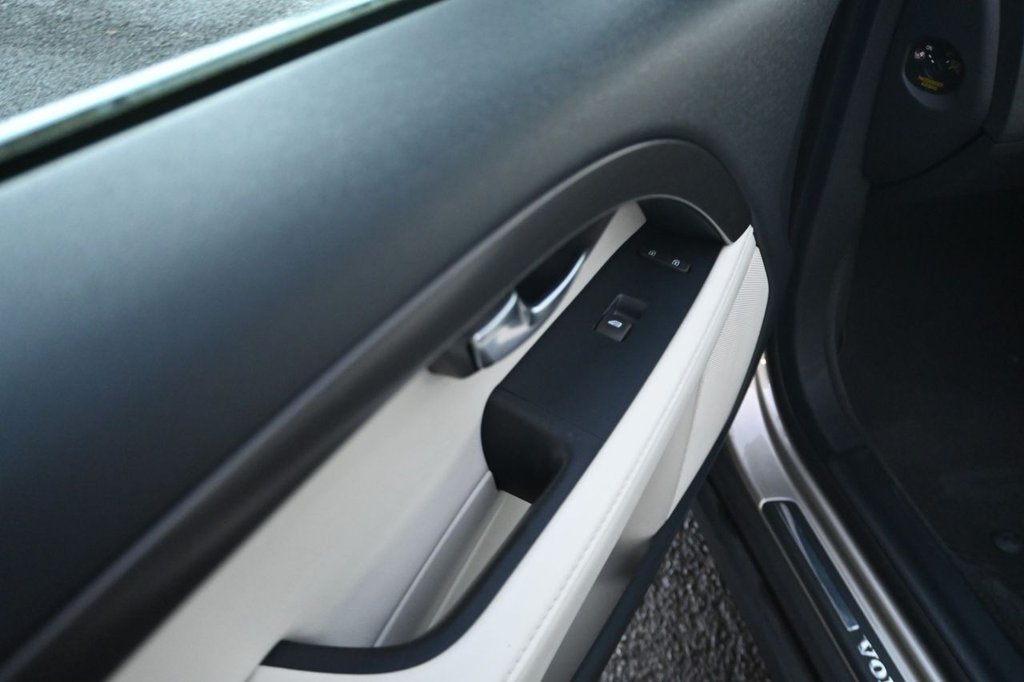 Used Volvo XC70 2014 for sale - 77383545: Photo 16