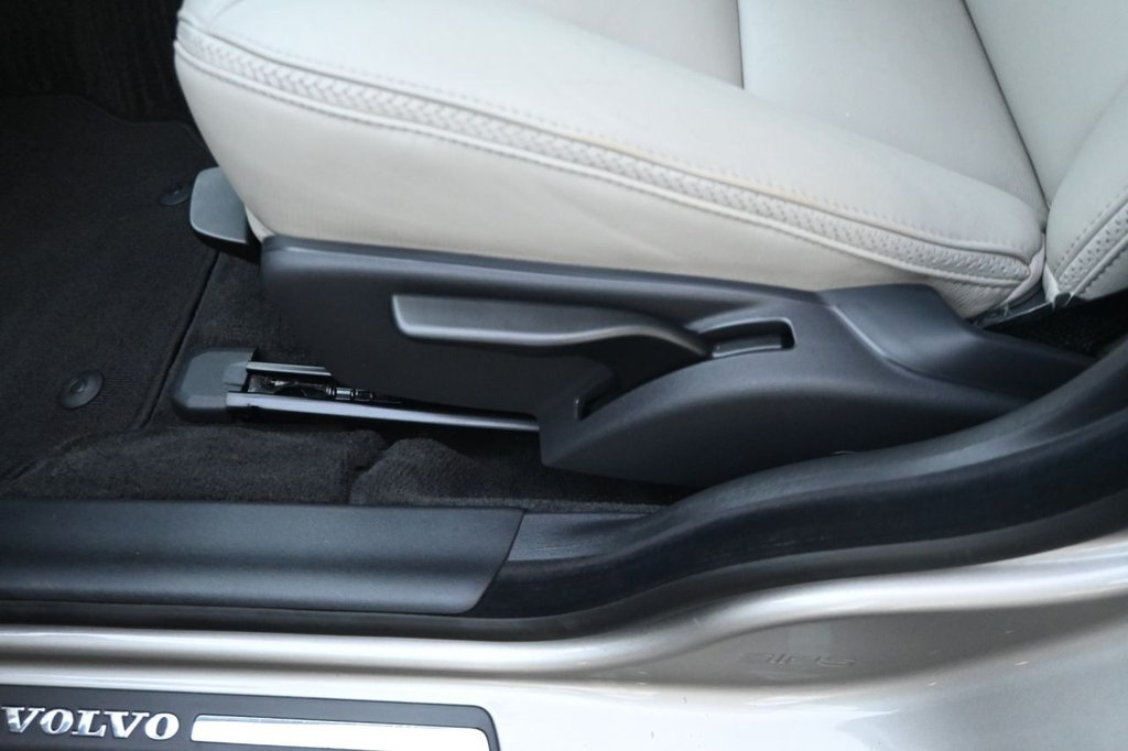 Used Volvo XC70 2014 for sale - 77383545: Photo 19