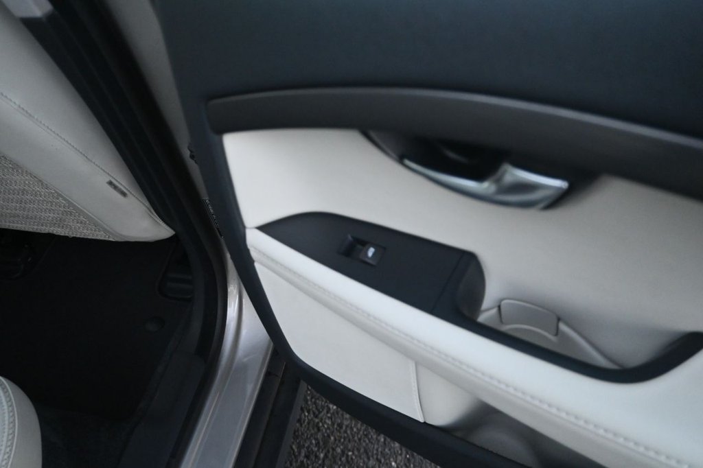 Used Volvo XC70 2014 for sale - 77383545: Photo 26