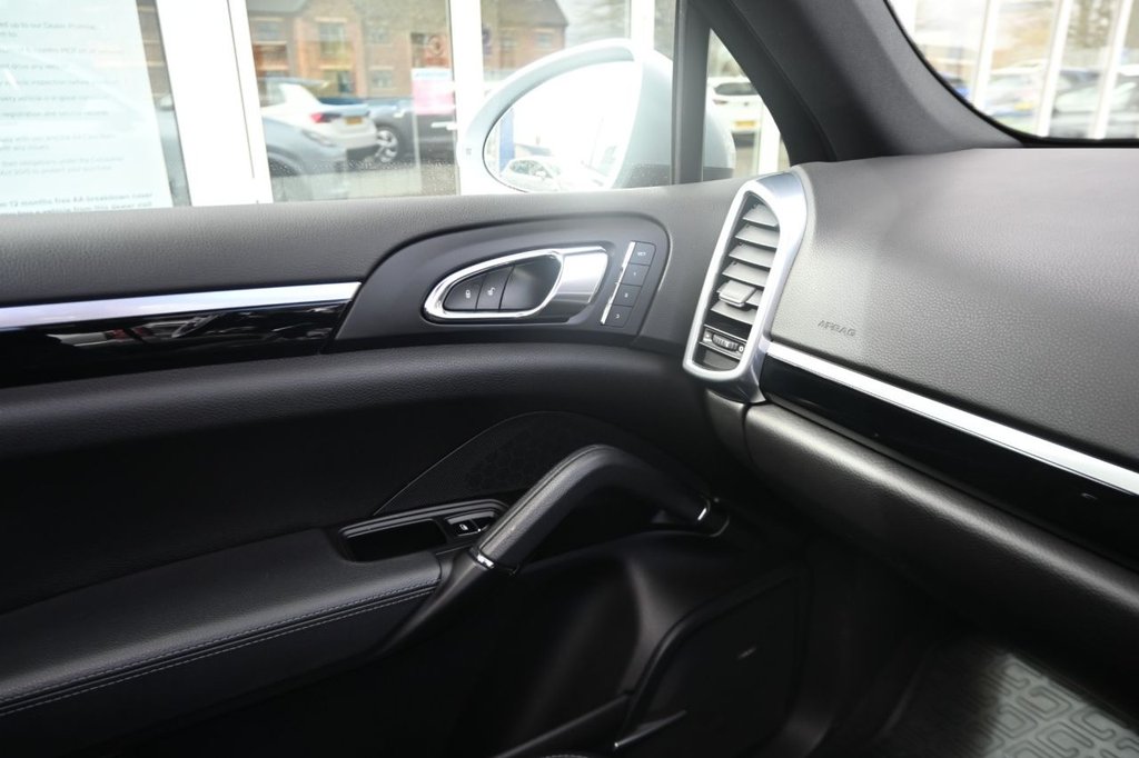 Used Porsche Cayenne 2016 for sale - 78074260: Photo 21