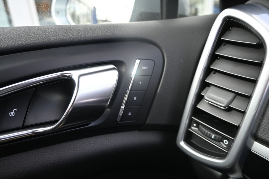 Used Porsche Cayenne 2016 for sale - 78074260: Photo 22