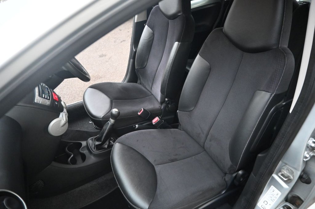 Used Toyota AYGO 2012 for sale - 76359736: Photo 19
