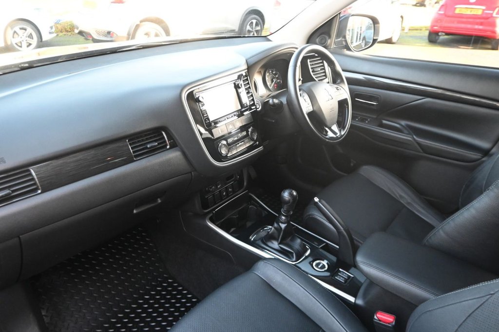 Used Mitsubishi Outlander 2017 for sale - 76840981: Photo 36